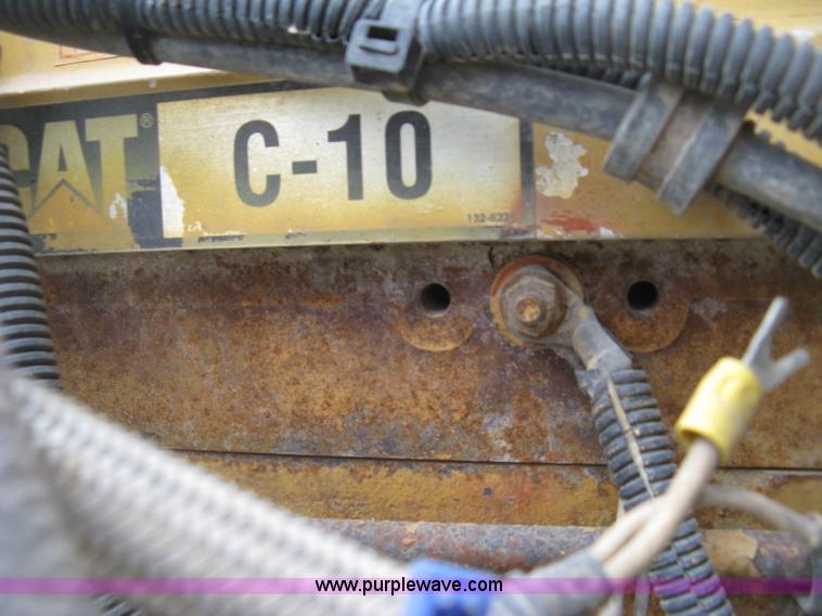 image for item H8568 1999 Freightliner FLD120SD semi truck