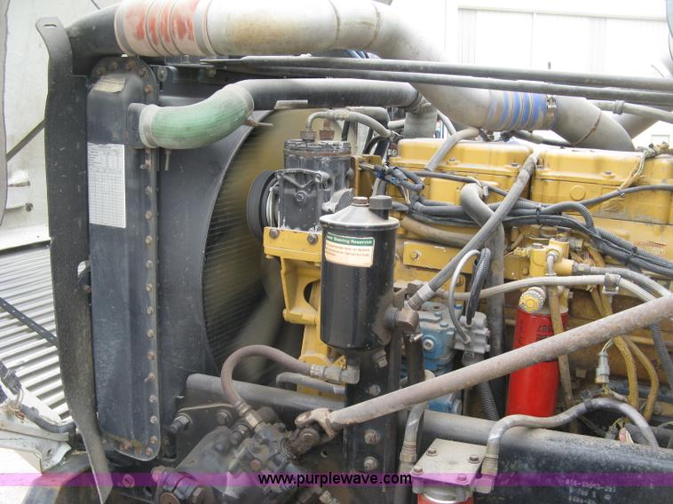 image for item H8568 1999 Freightliner FLD120SD semi truck