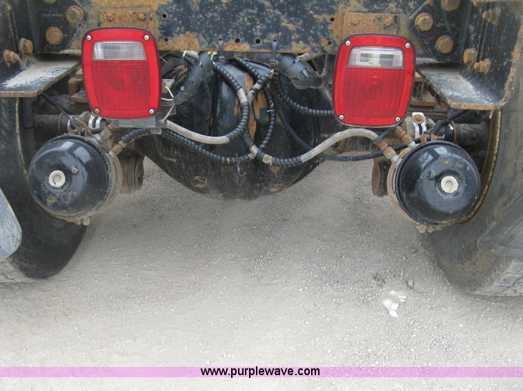 image for item H8568 1999 Freightliner FLD120SD semi truck