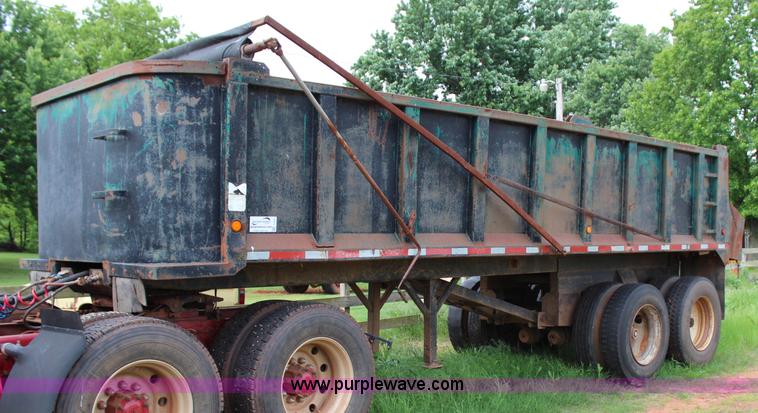 image for item I1670 1996 Dump Rite DR24 end dump trailer