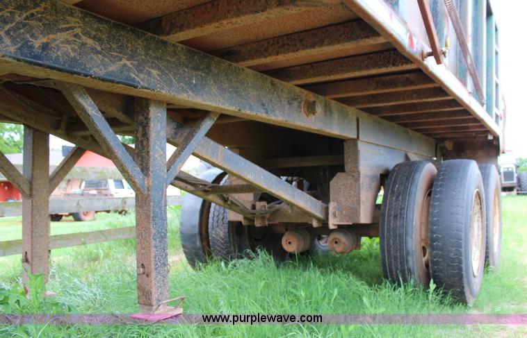 image for item I1670 1996 Dump Rite DR24 end dump trailer