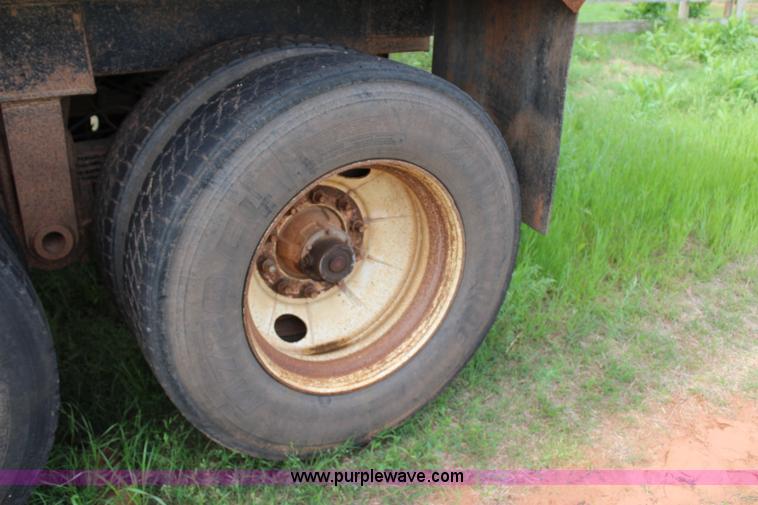 image for item I1670 1996 Dump Rite DR24 end dump trailer