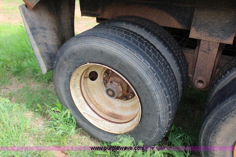 image for item I1670 1996 Dump Rite DR24 end dump trailer