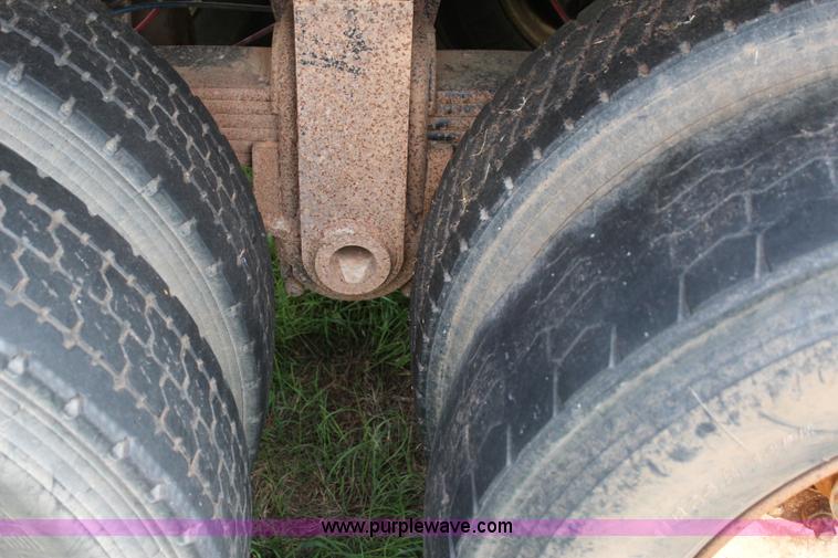 image for item I1670 1996 Dump Rite DR24 end dump trailer