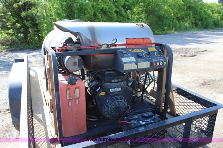 image for item I1705 2007 Maxey power washing trailer