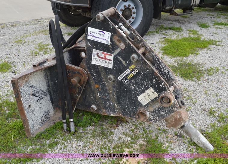 image for item I4519 John Deere HB100 hydraulic skid steer breaker