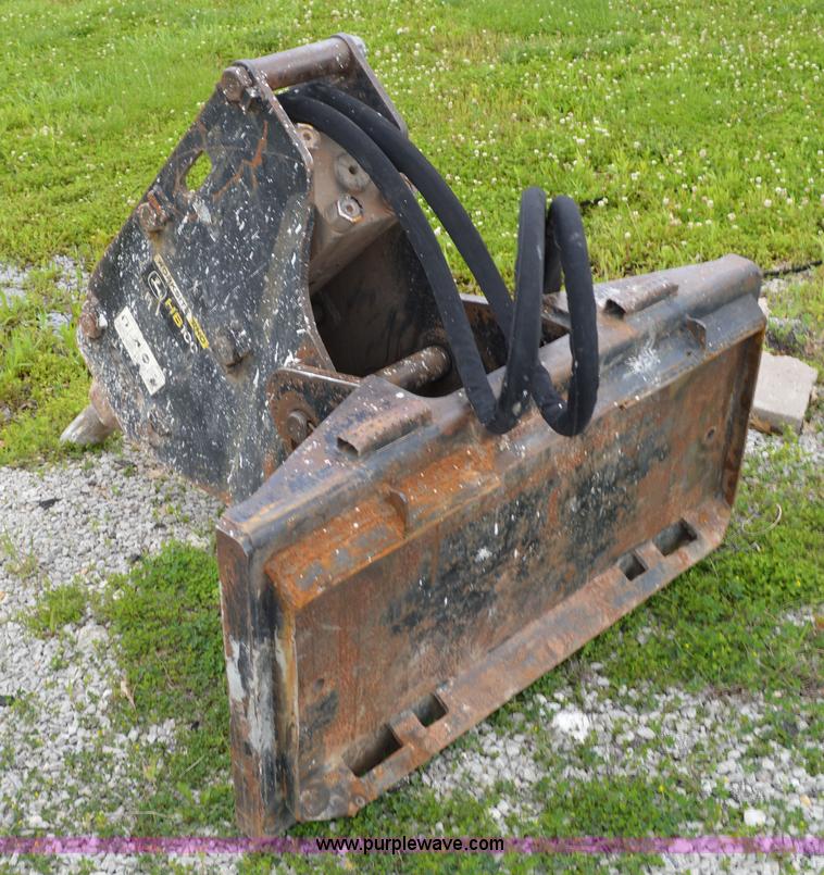 image for item I4519 John Deere HB100 hydraulic skid steer breaker