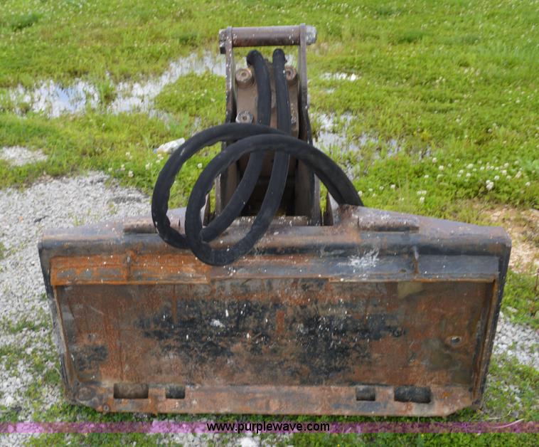 image for item I4519 John Deere HB100 hydraulic skid steer breaker