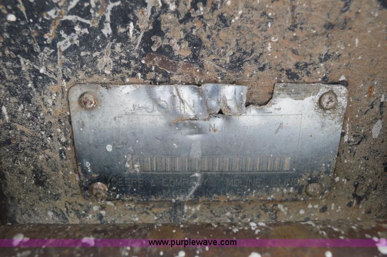 image for item I4519 John Deere HB100 hydraulic skid steer breaker