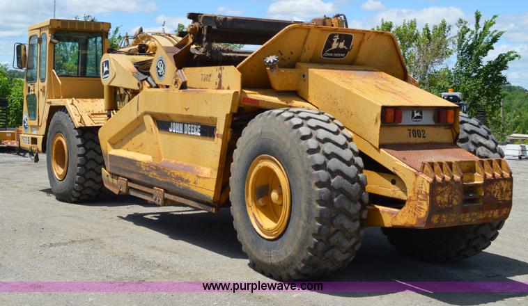 image for item I4526 1996 John Deere 762B elevating scraper