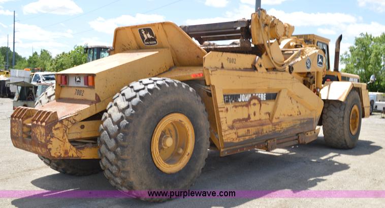 image for item I4526 1996 John Deere 762B elevating scraper