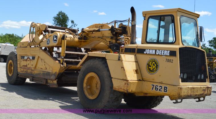 image for item I4526 1996 John Deere 762B elevating scraper