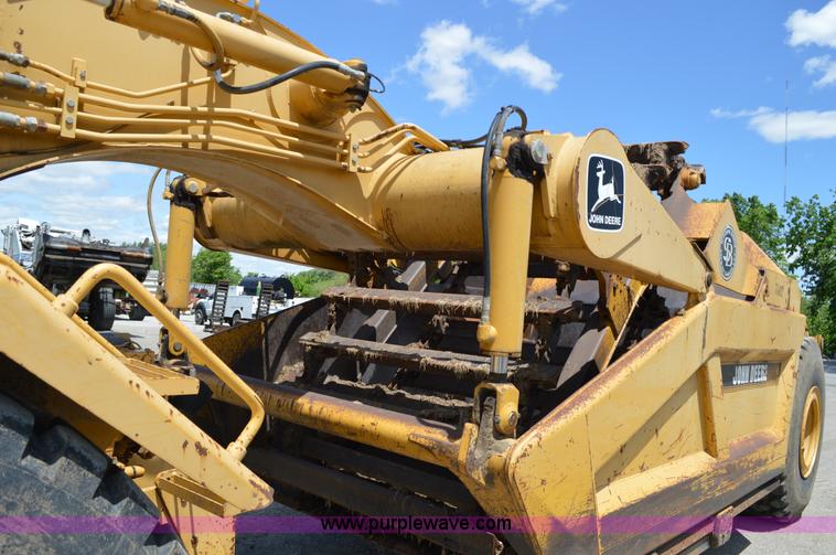 image for item I4526 1996 John Deere 762B elevating scraper