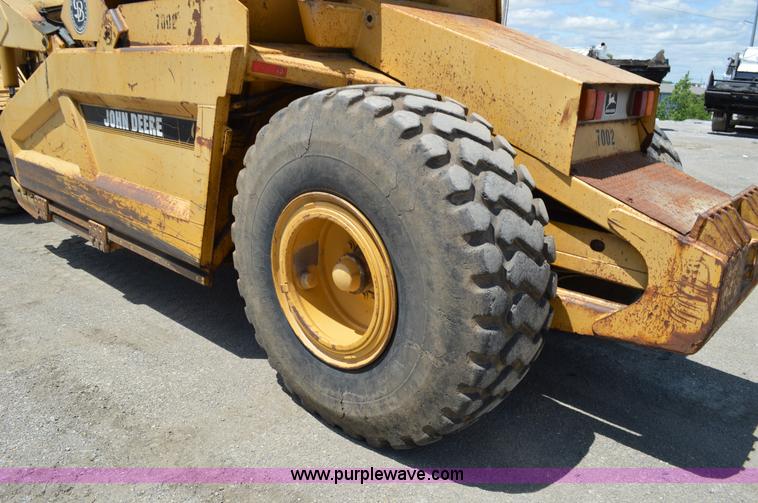 image for item I4526 1996 John Deere 762B elevating scraper