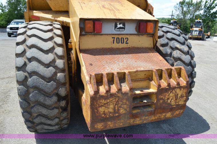 image for item I4526 1996 John Deere 762B elevating scraper