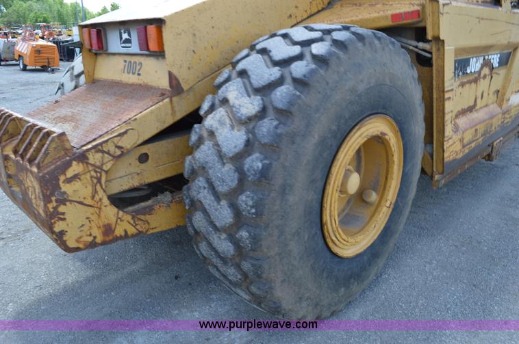 image for item I4526 1996 John Deere 762B elevating scraper