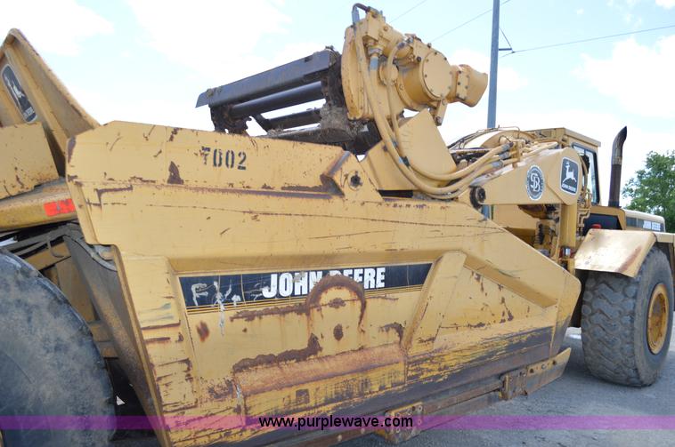 image for item I4526 1996 John Deere 762B elevating scraper