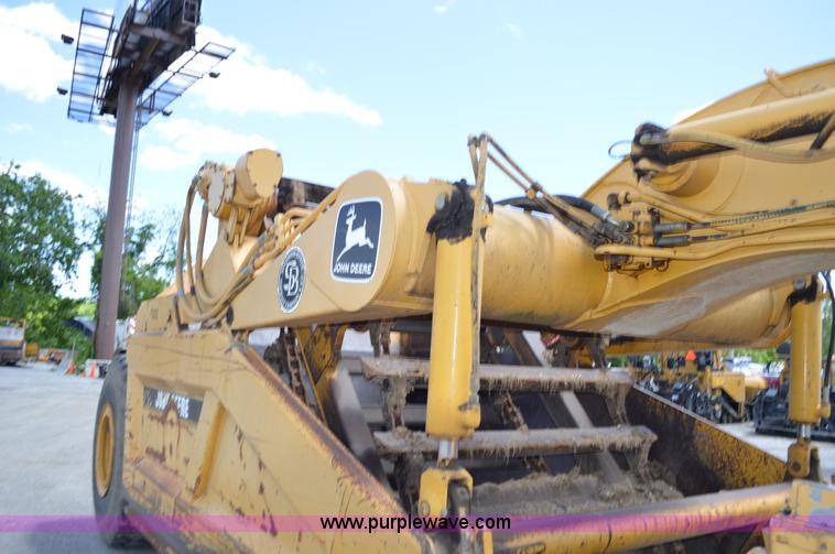image for item I4526 1996 John Deere 762B elevating scraper