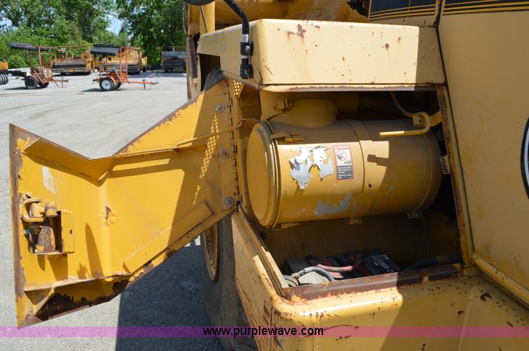 image for item I4526 1996 John Deere 762B elevating scraper