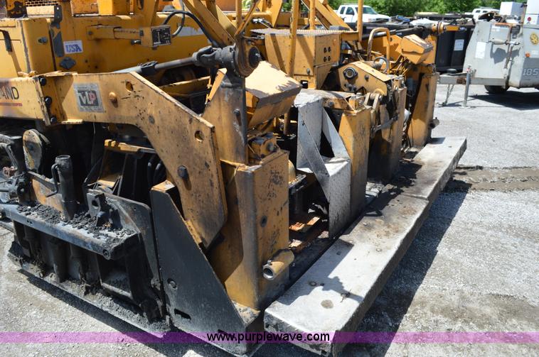 image for item I4527 1999 Blaw-Knox PF-5510 paving machine