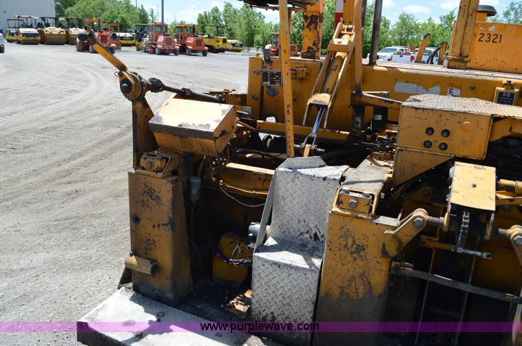 image for item I4527 1999 Blaw-Knox PF-5510 paving machine