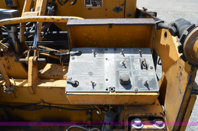 image for item I4527 1999 Blaw-Knox PF-5510 paving machine