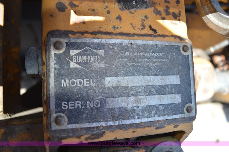 image for item I4527 1999 Blaw-Knox PF-5510 paving machine