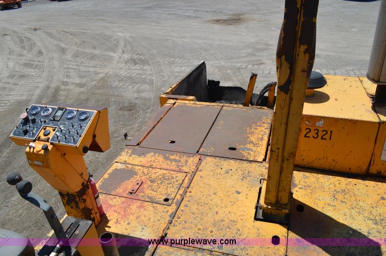 image for item I4527 1999 Blaw-Knox PF-5510 paving machine