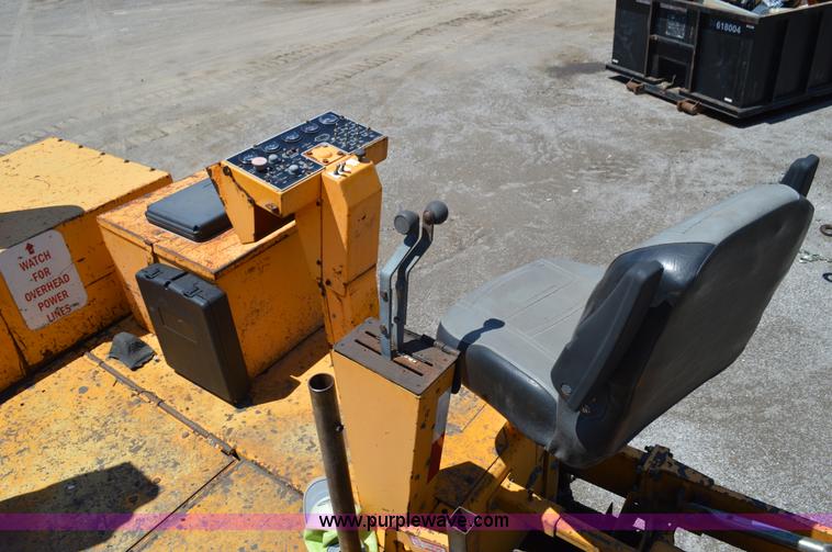 image for item I4527 1999 Blaw-Knox PF-5510 paving machine