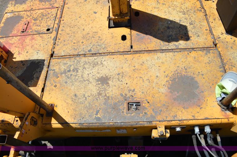 image for item I4527 1999 Blaw-Knox PF-5510 paving machine