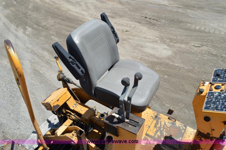 image for item I4527 1999 Blaw-Knox PF-5510 paving machine