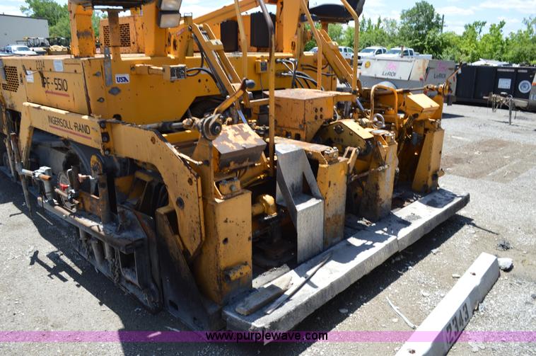 image for item I4528 2000 Blaw-Knox PF-5510 paving machine