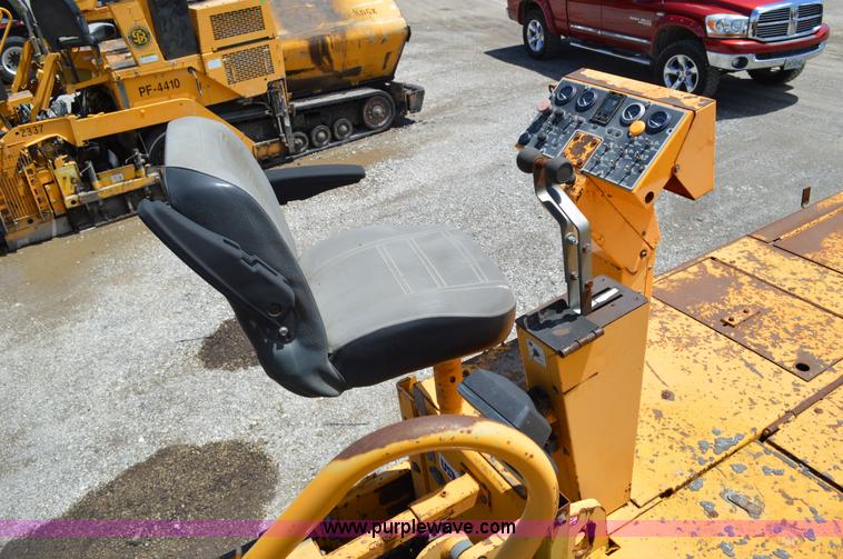 image for item I4528 2000 Blaw-Knox PF-5510 paving machine