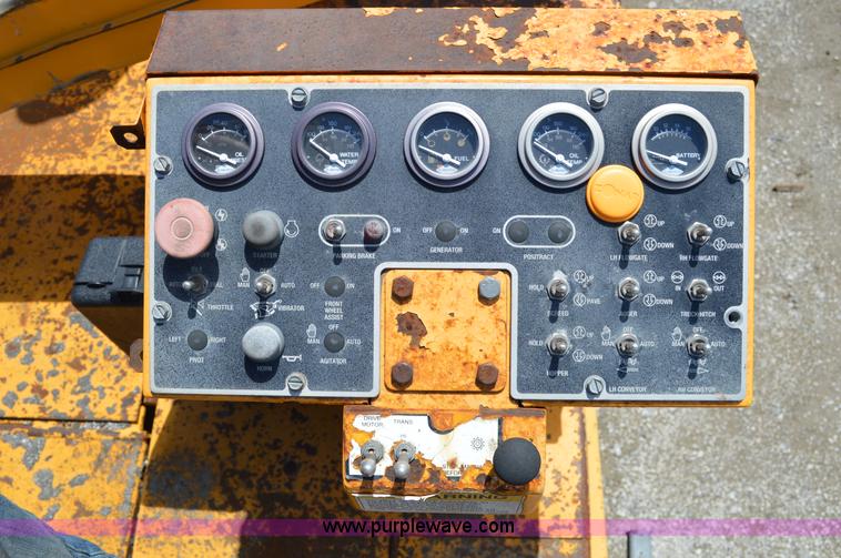 image for item I4528 2000 Blaw-Knox PF-5510 paving machine