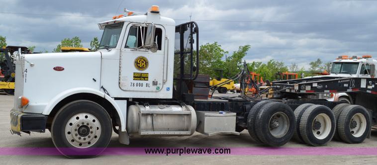 image for item I4533 1989 Peterbilt 358 semi truck