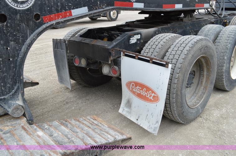 image for item I4533 1989 Peterbilt 358 semi truck