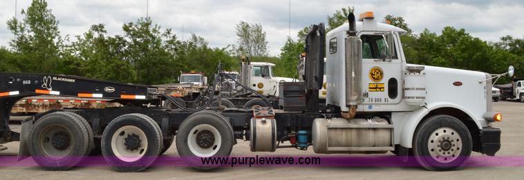 image for item I4533 1989 Peterbilt 358 semi truck