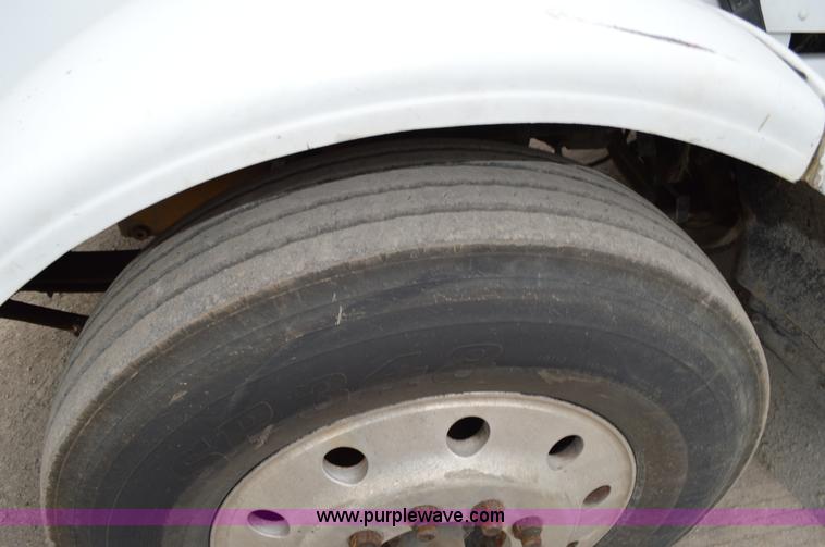 image for item I4533 1989 Peterbilt 358 semi truck