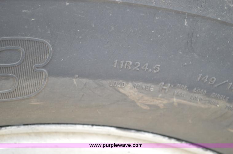 image for item I4533 1989 Peterbilt 358 semi truck