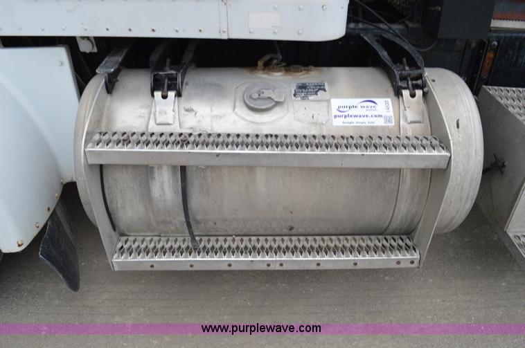 image for item I4533 1989 Peterbilt 358 semi truck