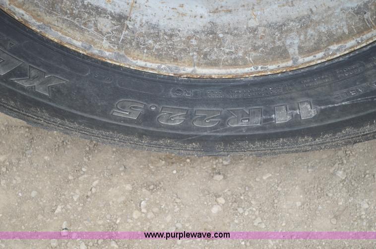 image for item I4533 1989 Peterbilt 358 semi truck