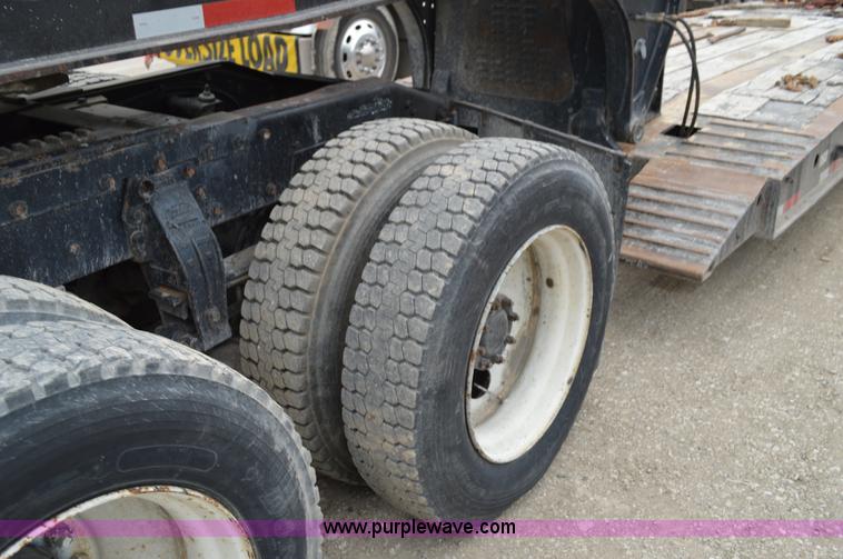 image for item I4533 1989 Peterbilt 358 semi truck