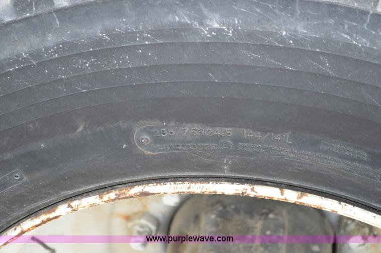 image for item I4533 1989 Peterbilt 358 semi truck