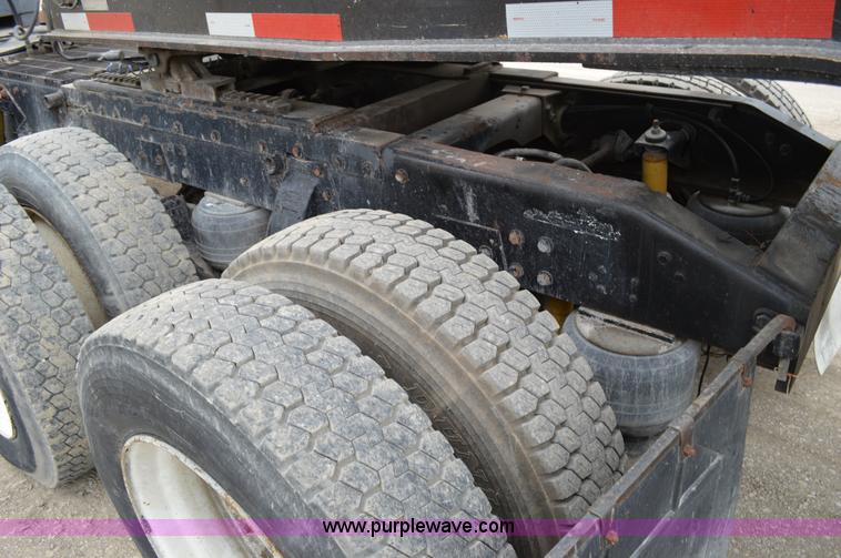 image for item I4533 1989 Peterbilt 358 semi truck