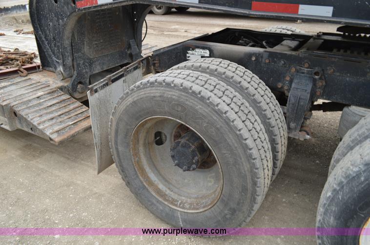 image for item I4533 1989 Peterbilt 358 semi truck