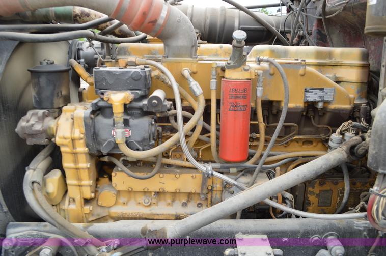 image for item I4533 1989 Peterbilt 358 semi truck