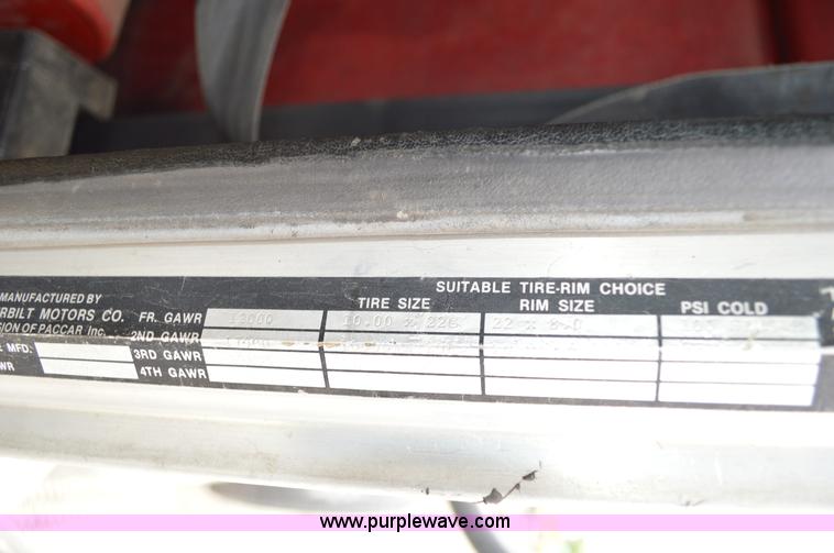 image for item I4533 1989 Peterbilt 358 semi truck