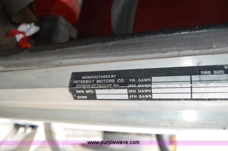 image for item I4533 1989 Peterbilt 358 semi truck