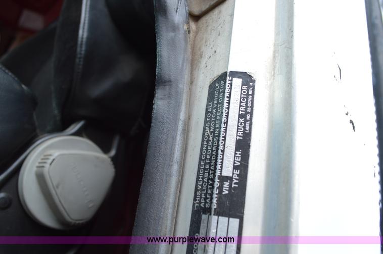 image for item I4533 1989 Peterbilt 358 semi truck