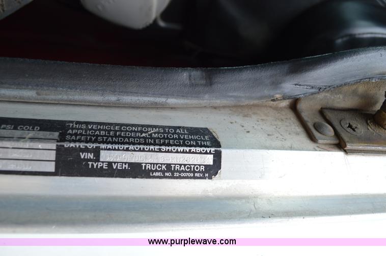 image for item I4533 1989 Peterbilt 358 semi truck